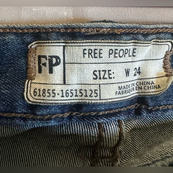 Free People Destroyed Skinny Jeans Destresed size 24 woman’s Strech - Picture 5 of 6